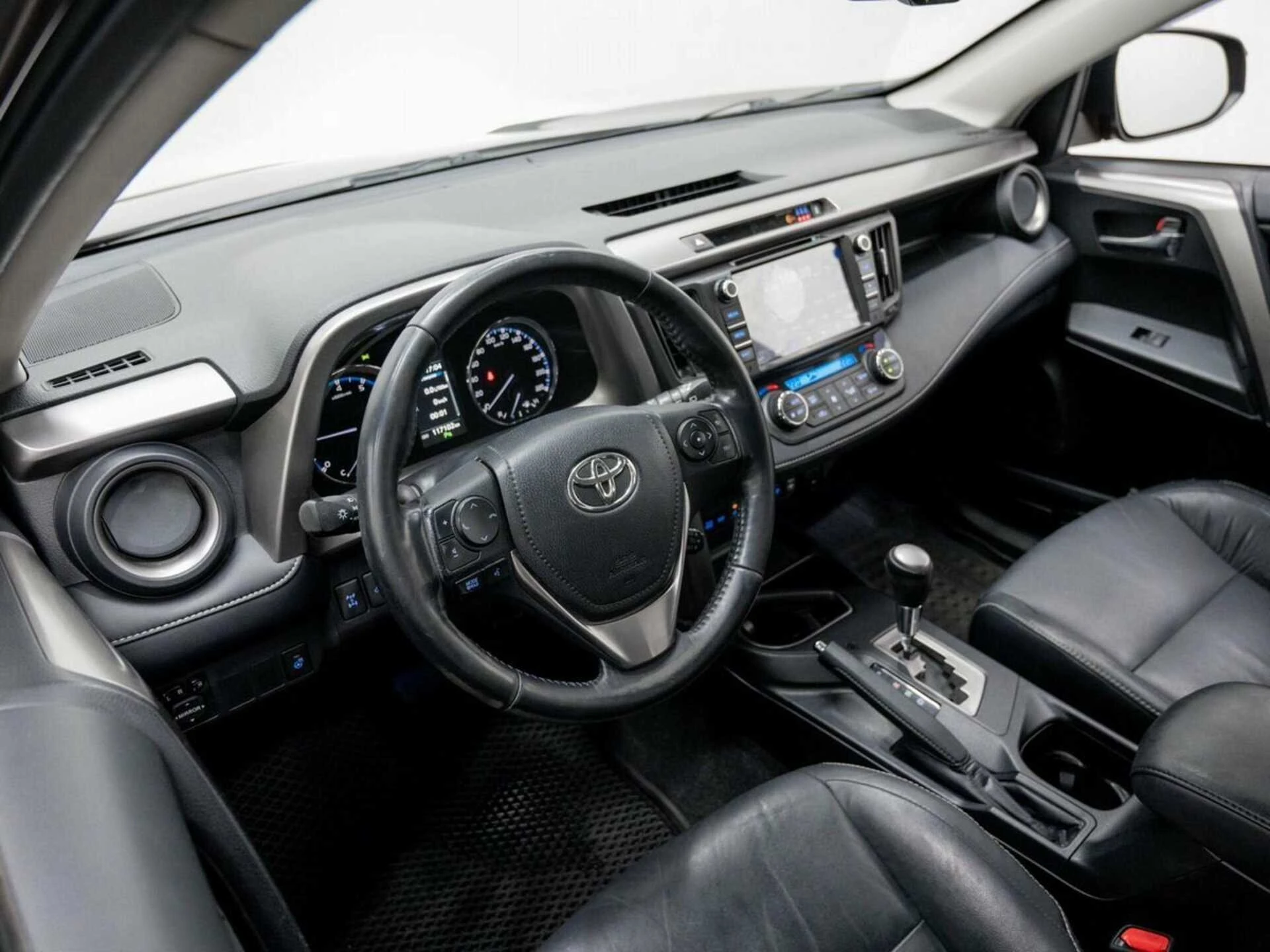 TOYOTA RAV4, Красный, 2017, Вариатор, 146 л.с., цена от 1 632 000 руб.