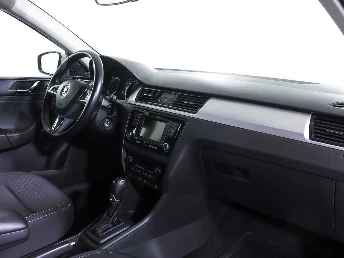 SKODA RAPID, Белый, 2016, Робот, 125 л.с., цена от 748 000 руб.