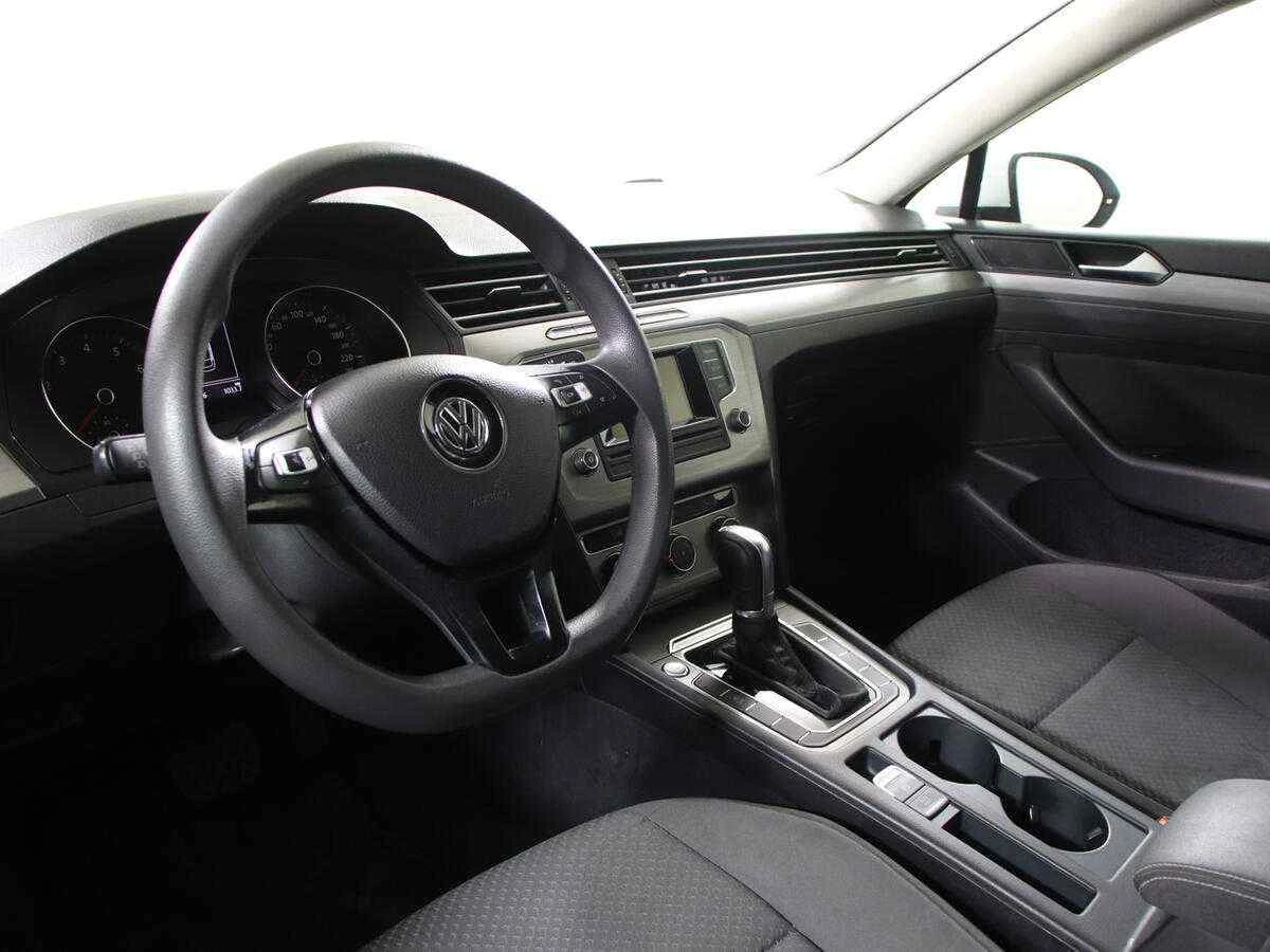 Volkswagen Passat, Белый, 2016, Робот, 180 л.с., цена от 1 060 000 руб.