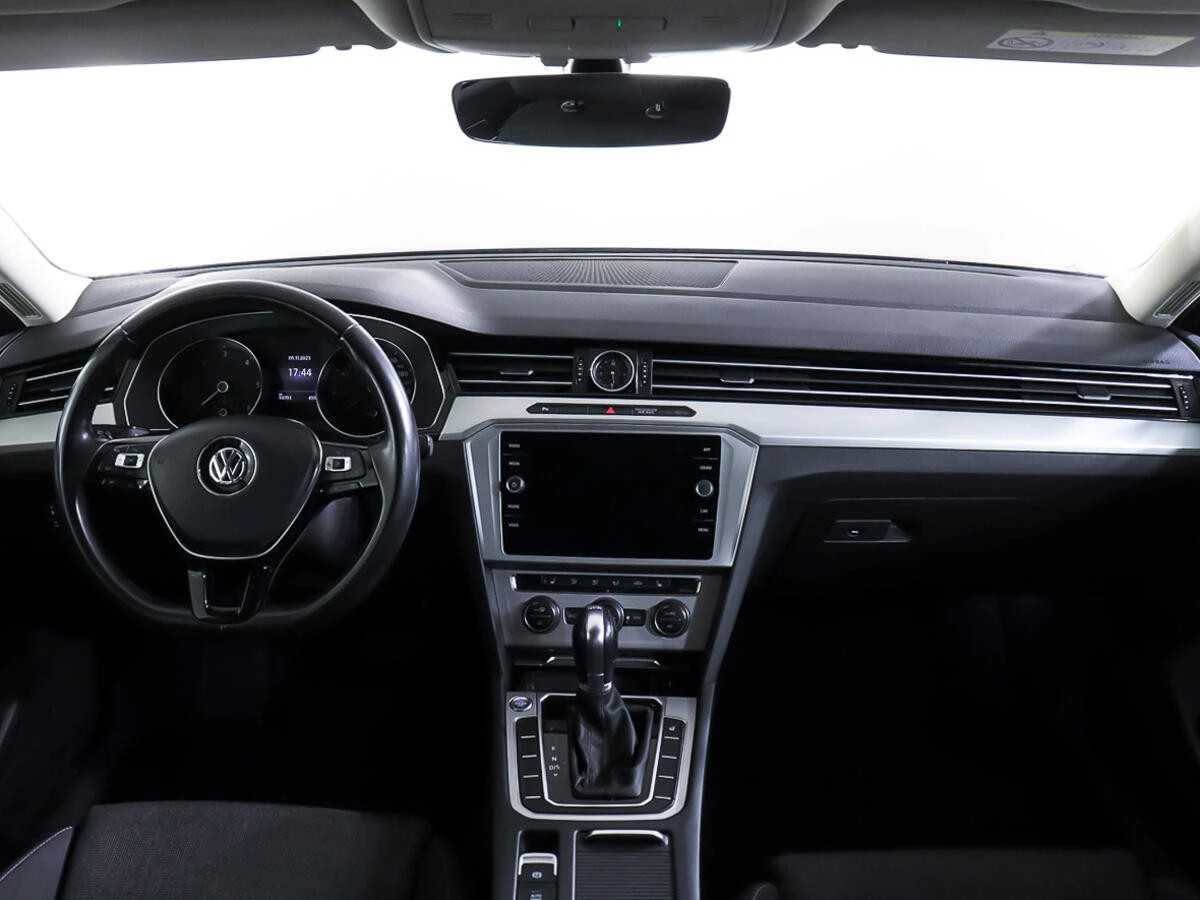VOLKSWAGEN PASSAT, Серый, 2018, Робот, 150 л.с., цена от 1 292 000 руб.