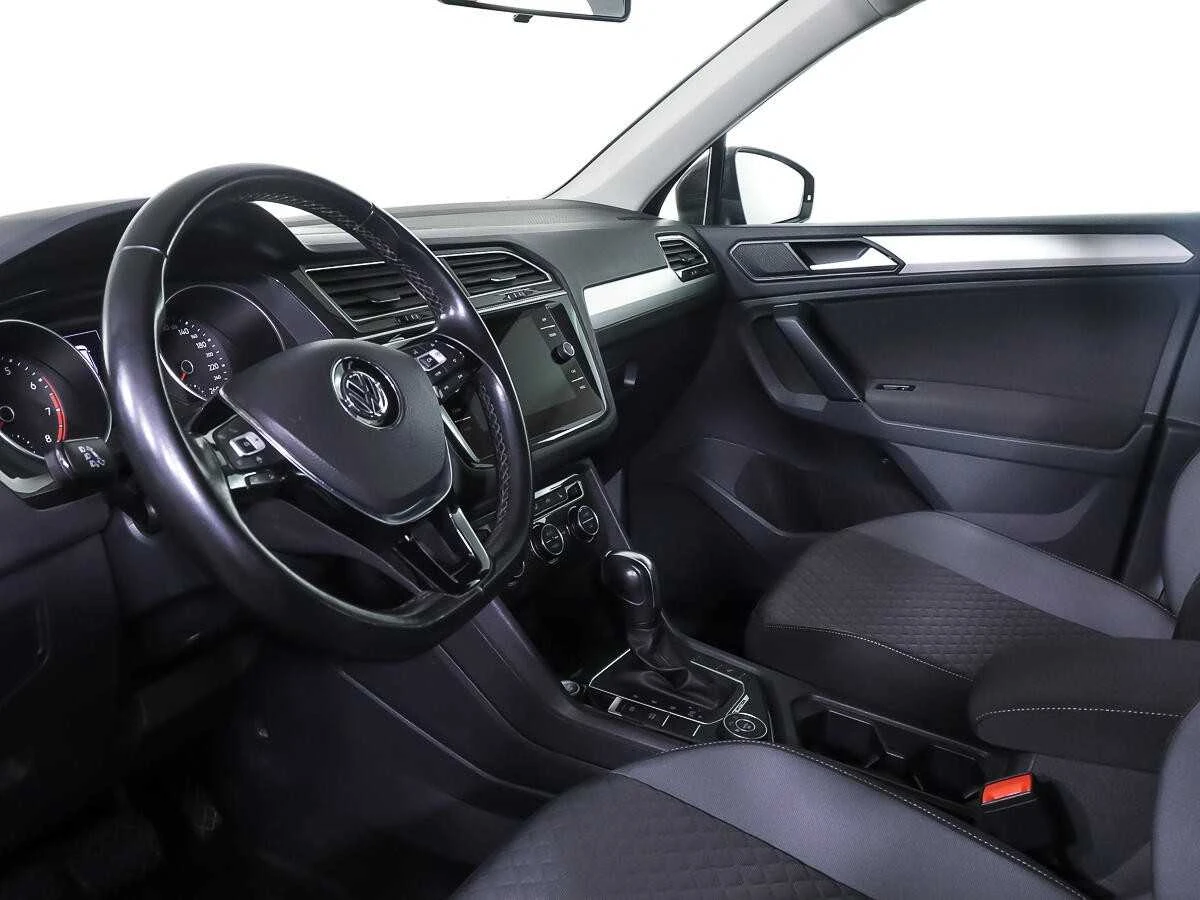 VOLKSWAGEN TIGUAN, Коричневый, 2019, Робот, 150 л.с., цена от 1 408 000 руб.