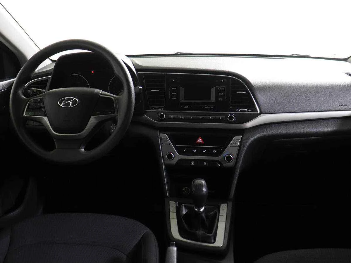 Hyundai Elantra, Белый, 2018, Механическая, 128 л.с., цена от 1 015 000 руб.