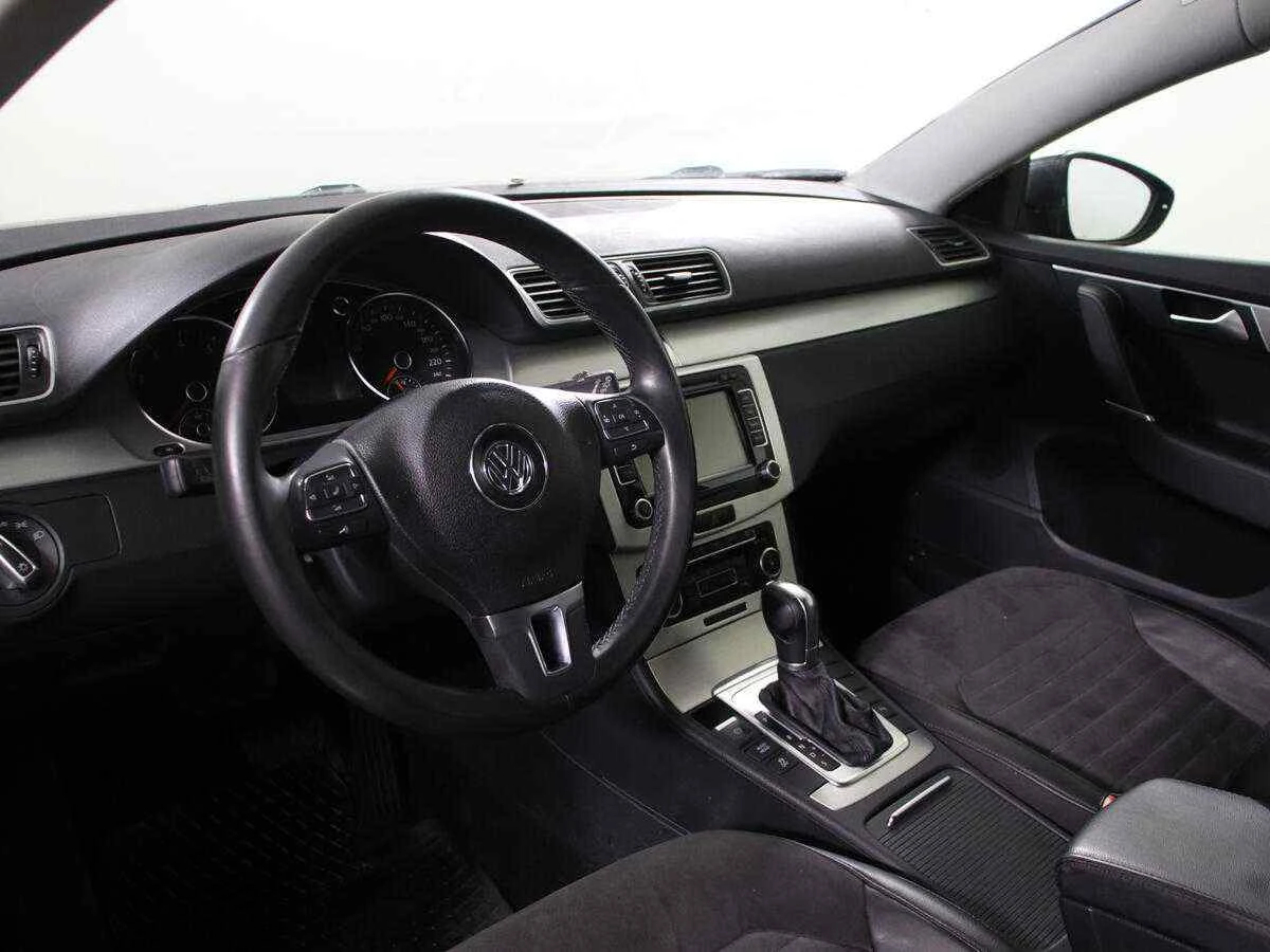 Volkswagen Passat, Серый, 2013, Робот, 210 л.с., цена от 547 000 руб.