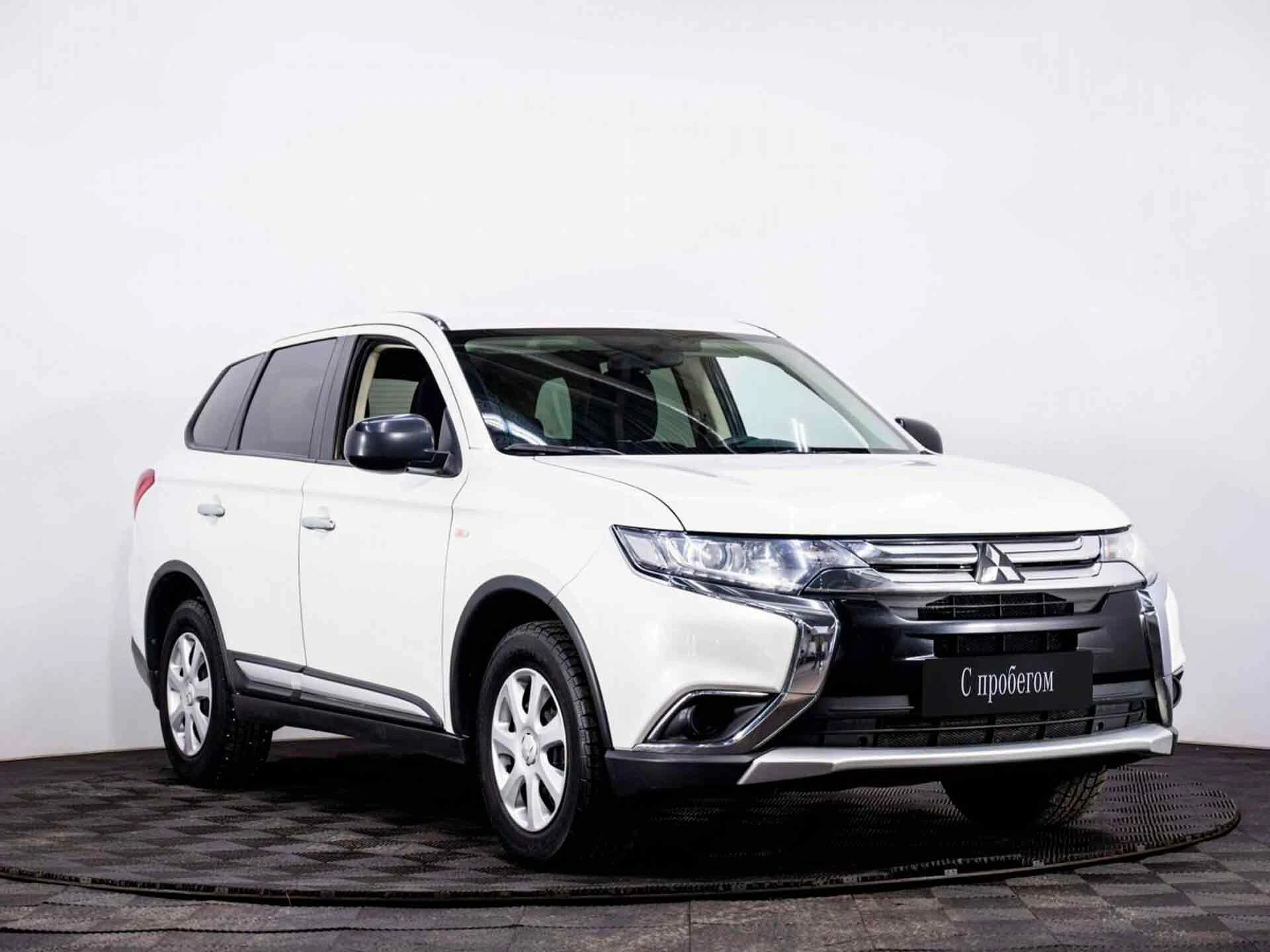 MITSUBISHI OUTLANDER, Белый, 2015, Вариатор, 146 л.с., цена от 944 000 руб.