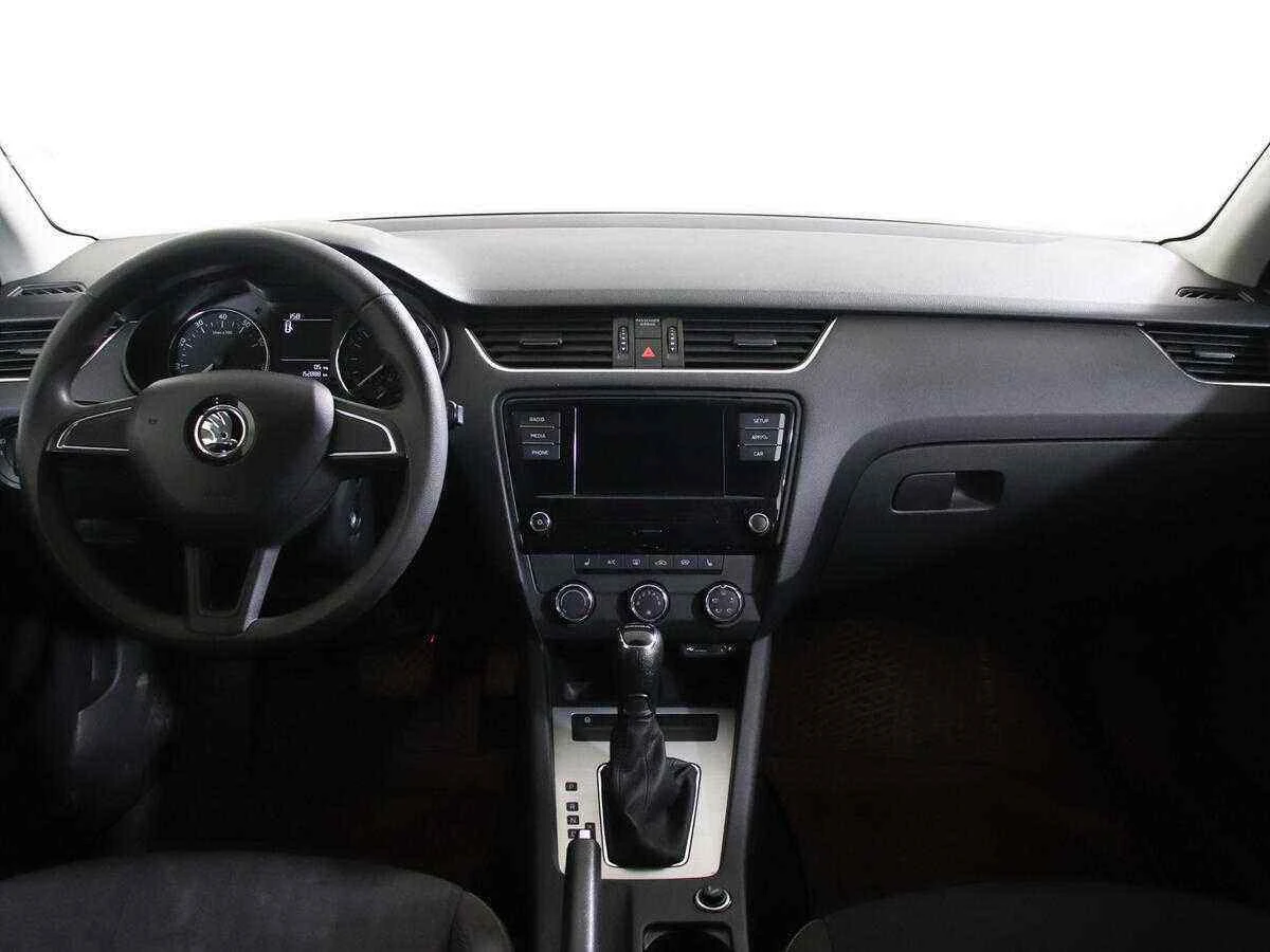 Skoda Octavia, Серебряный, 2018, Автоматическая, 110 л.с., цена от 900 000 руб.