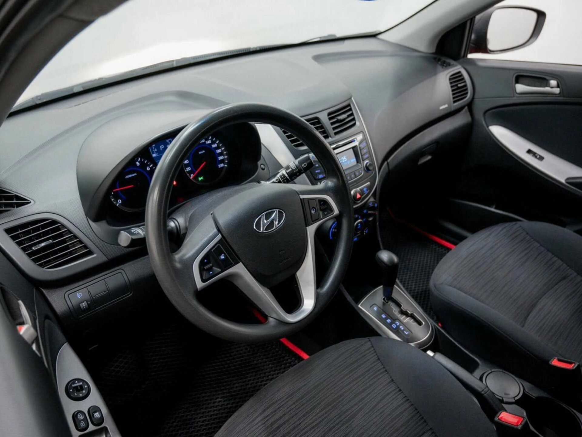 HYUNDAI SOLARIS, Красный, 2014, Автоматическая, 107 л.с., цена от 624 800 руб.
