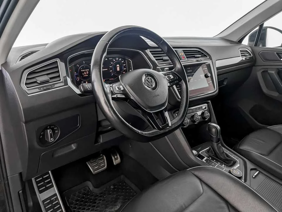 VOLKSWAGEN TIGUAN, Черный, 2019, Робот, 150 л.с., цена от 1 849 600 руб.