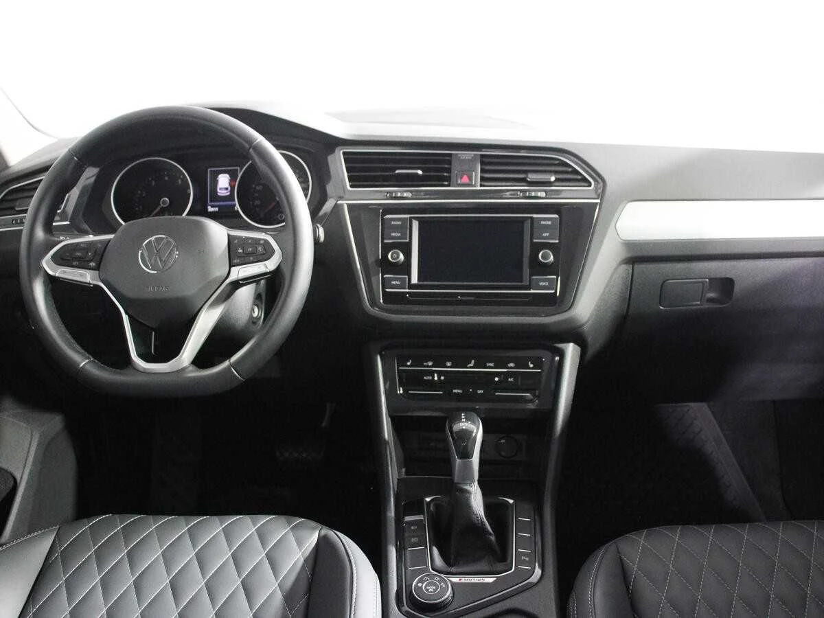 VOLKSWAGEN TIGUAN, Белый, 2022, Робот, 150 л.с., цена от 2 176 000 руб.