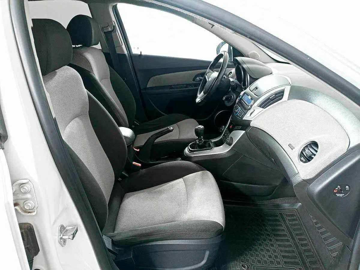 Chevrolet Cruze, Белый, 2014, Механическая, 109 л.с., цена от 441 000 руб.