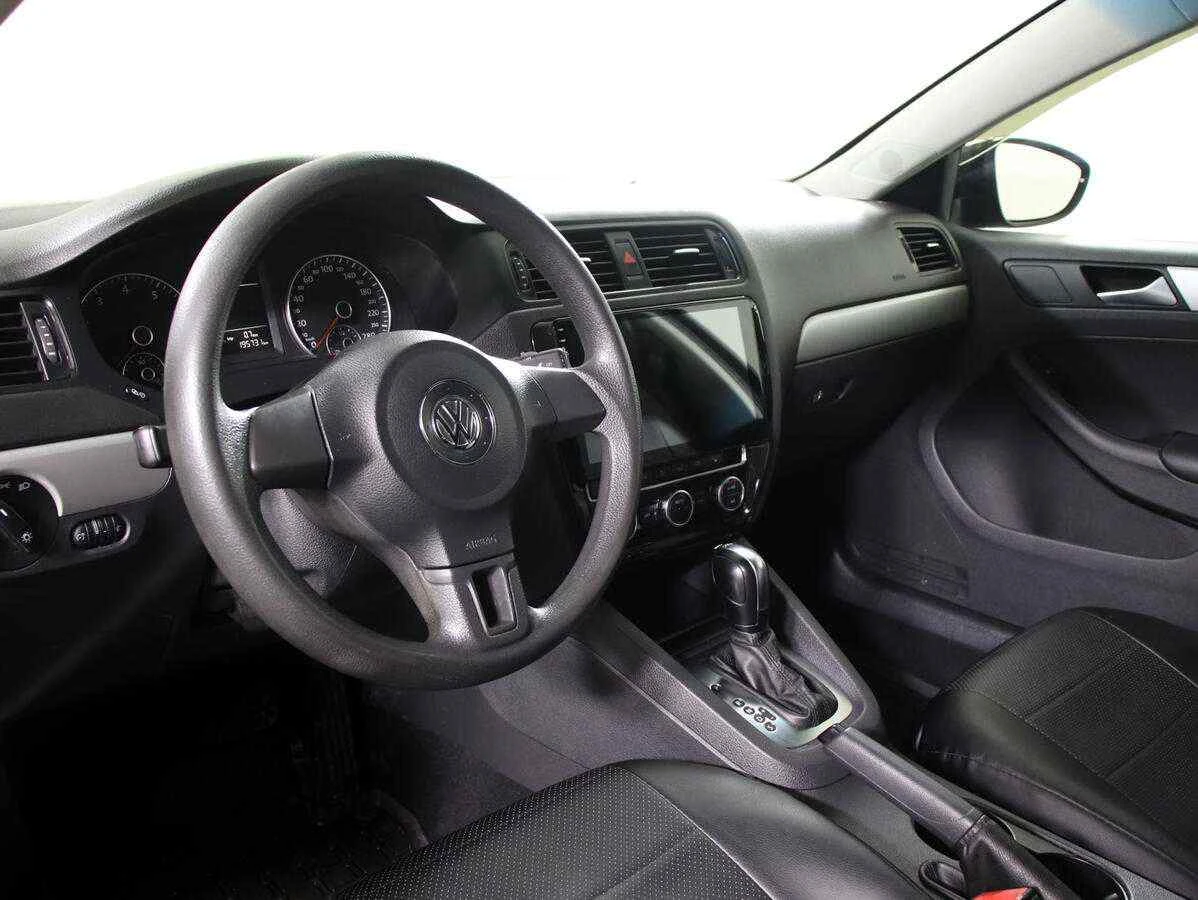Volkswagen Jetta, Черный, 2013, Робот, 122 л.с., цена от 645 000 руб.