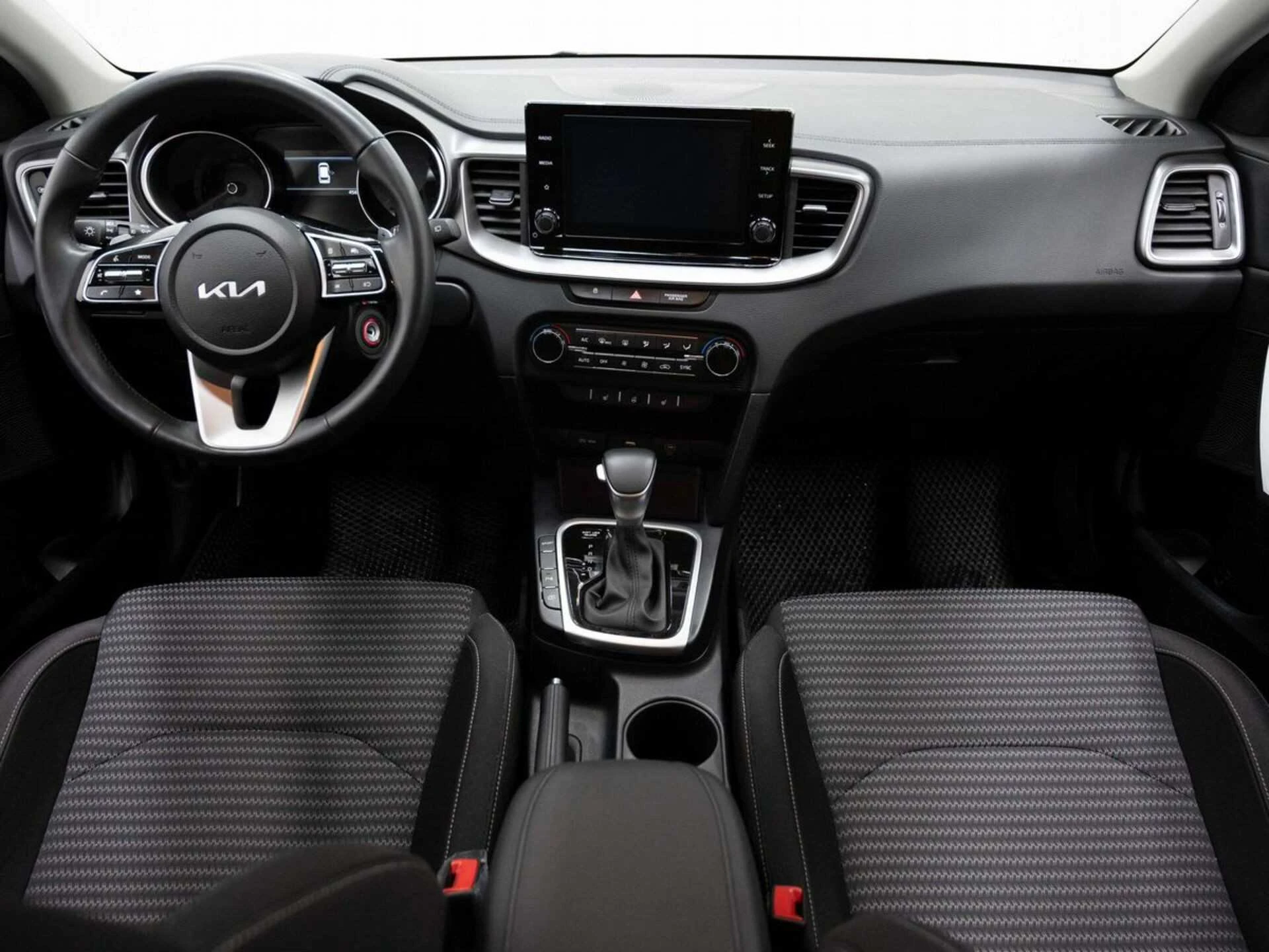 KIA CEED, Серебряный, 2022, Автоматическая, 128 л.с., цена от 1 664 000 руб.