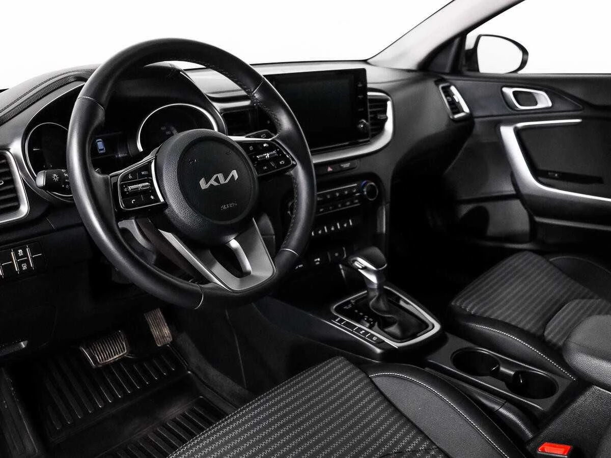 KIA CEED, Серебряный, 2021, Автоматическая, 128 л.с., цена от 1 480 000 руб.