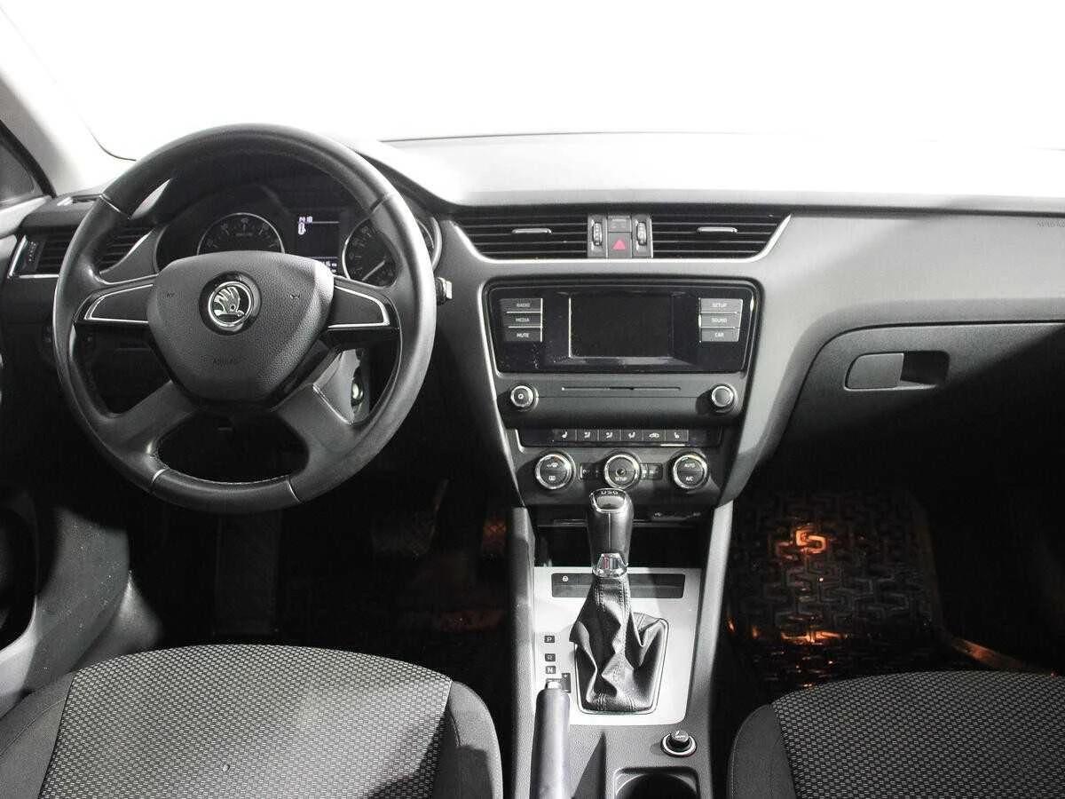 SKODA OCTAVIA, Серебряный, 2015, Робот, 140 л.с., цена от 870 400 руб.