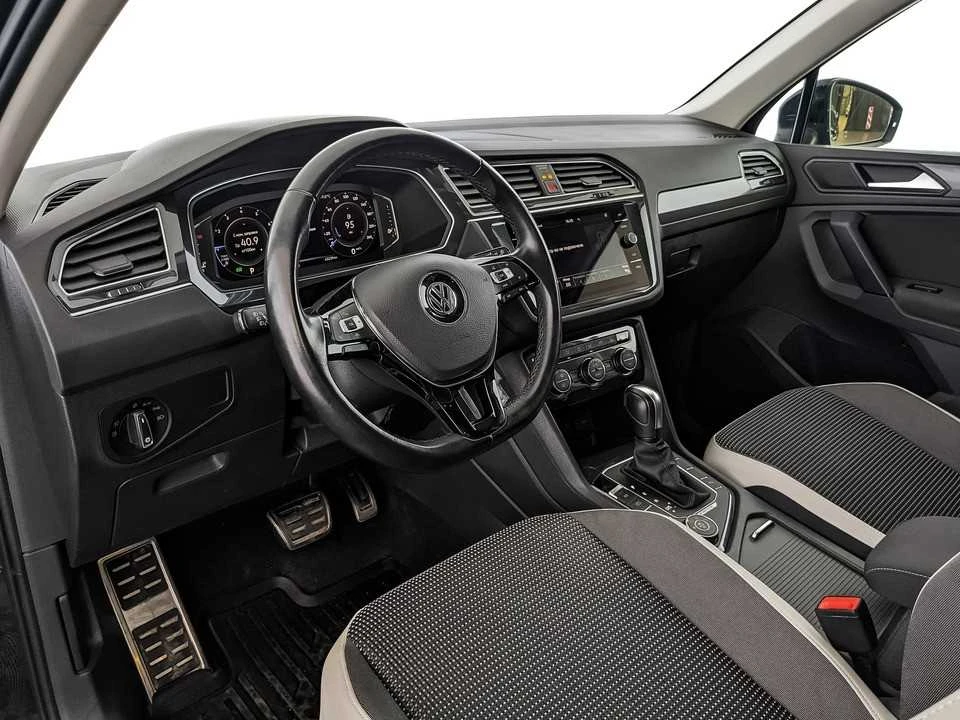 VOLKSWAGEN TIGUAN, Черный, 2020, Робот, 180 л.с., цена от 2 131 200 руб.