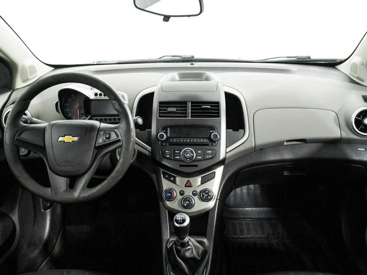 CHEVROLET AVEO, Белый, 2015, Механическая, 115 л.с., цена от 399 200 руб.