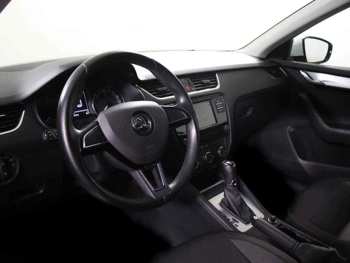 Skoda Octavia, Белый, 2018, Робот, 150 л.с., цена от 1 075 000 руб.