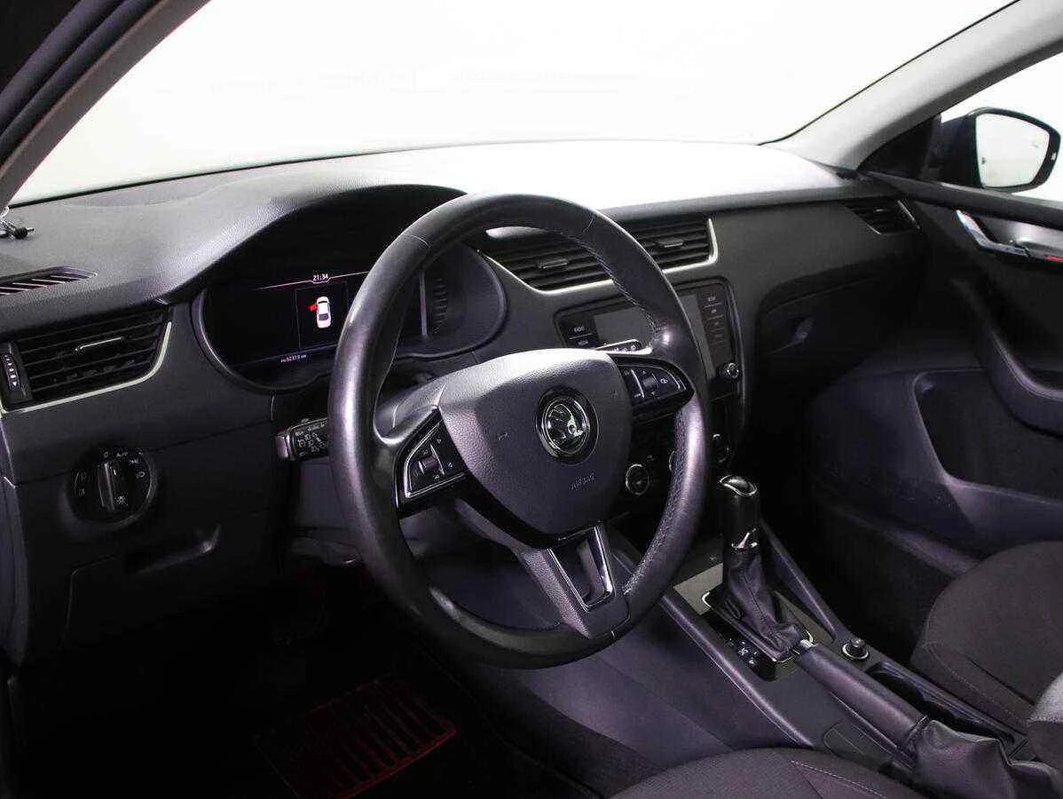 Skoda Octavia, Коричневый, 2018, Робот, 150 л.с., цена от 945 000 руб.
