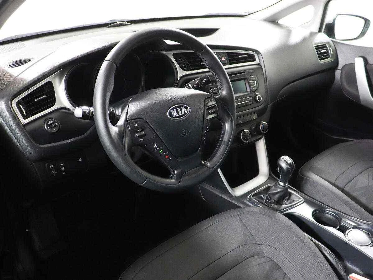 KIA Ceed, Серебряный, 2017, Механическая, 130 л.с., цена от 865 000 руб.
