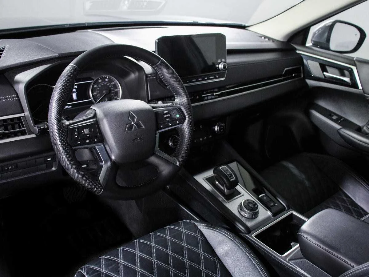MITSUBISHI OUTLANDER, Серый, 2022, Вариатор, 184 л.с., цена от 2 622 400 руб.