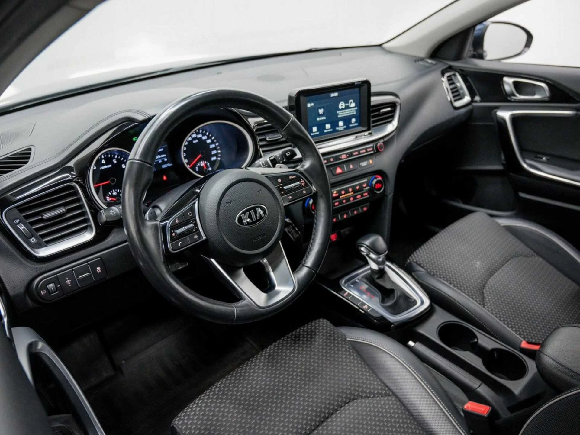 KIA CEED, Голубой, 2018, Автоматическая, 128 л.с., цена от 1 168 000 руб.