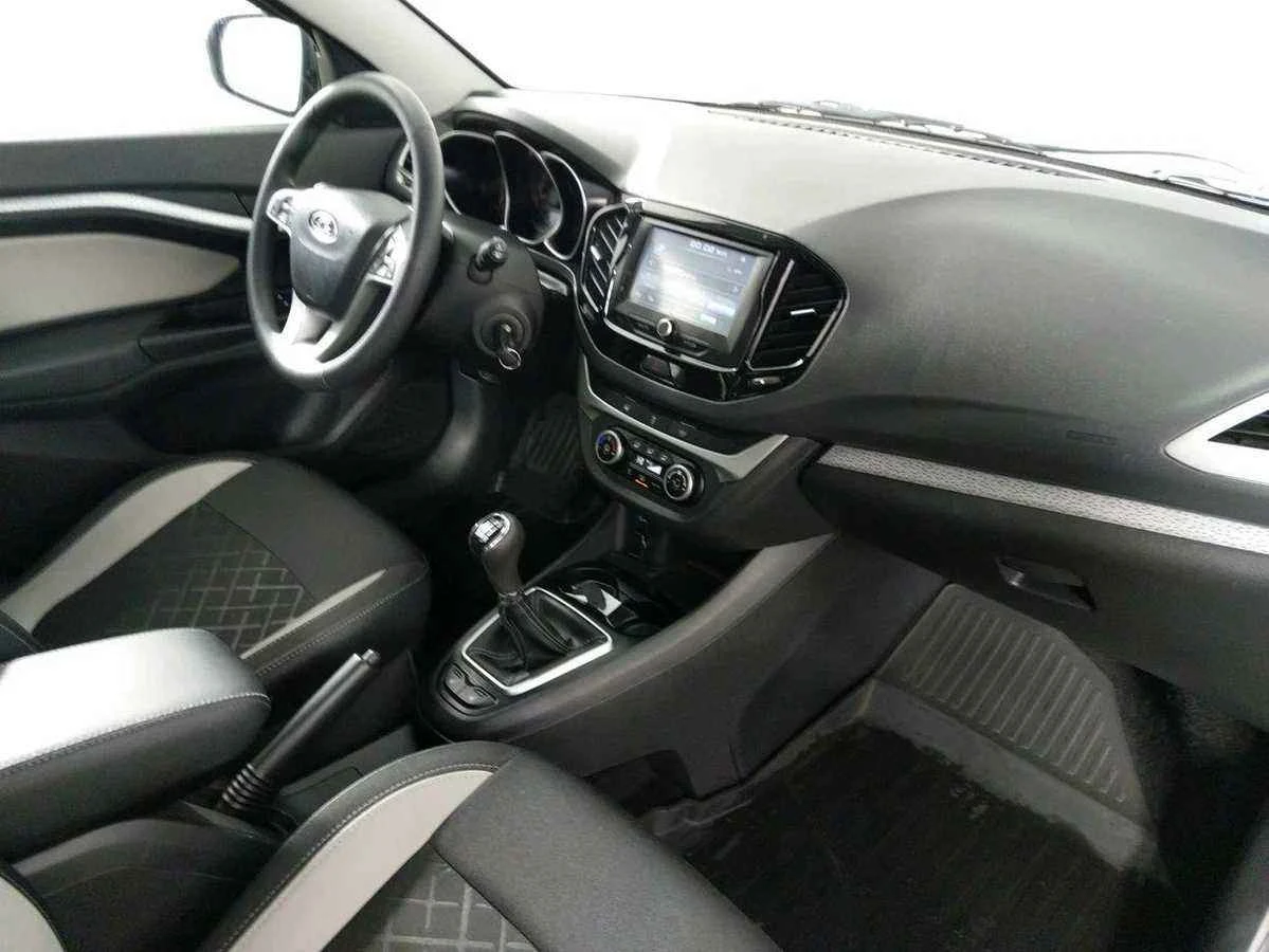 LADA Vesta SW Cross, Серебряный, 2018, Механическая, 106 л.с., цена от 651 000 руб.