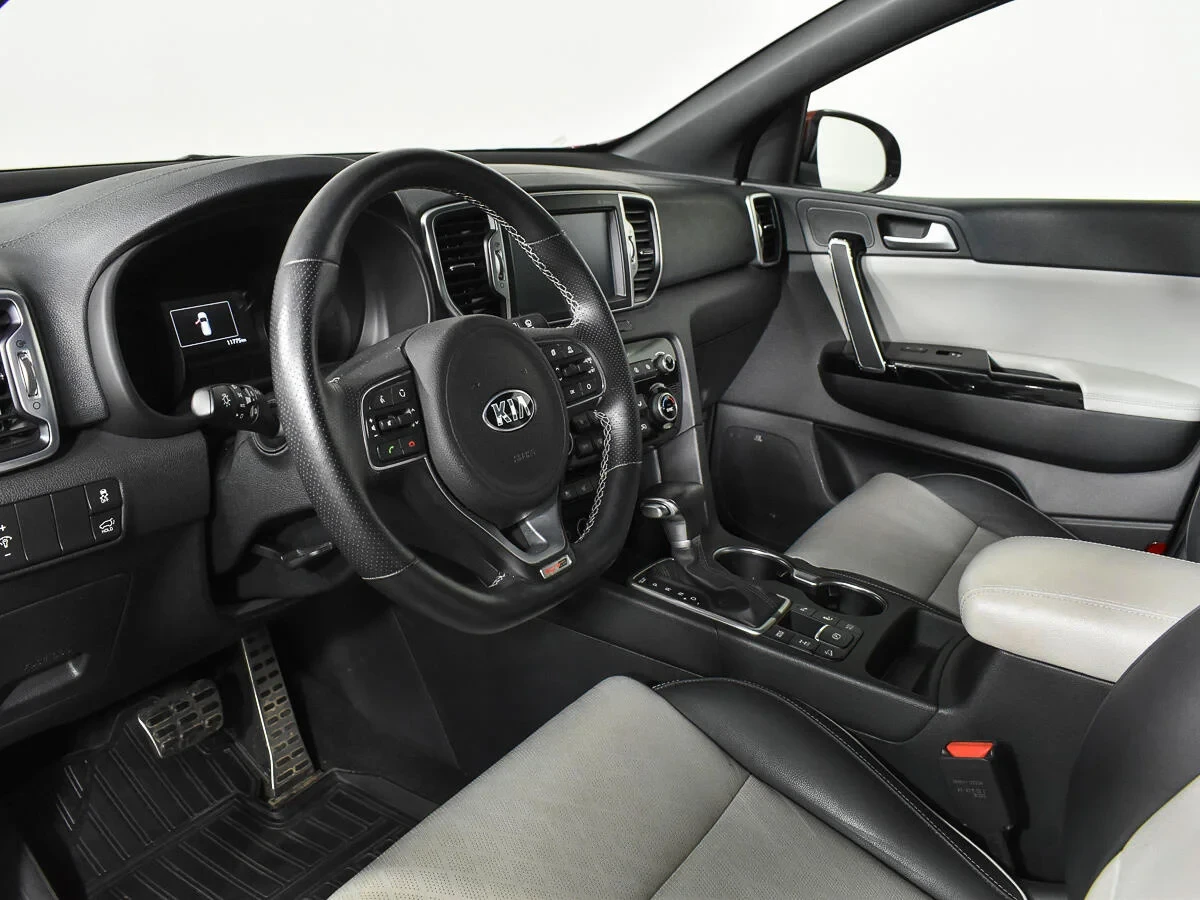 KIA Sportage, Красный, 2017, Робот, 177 л.с., цена от 1 482 500 руб.