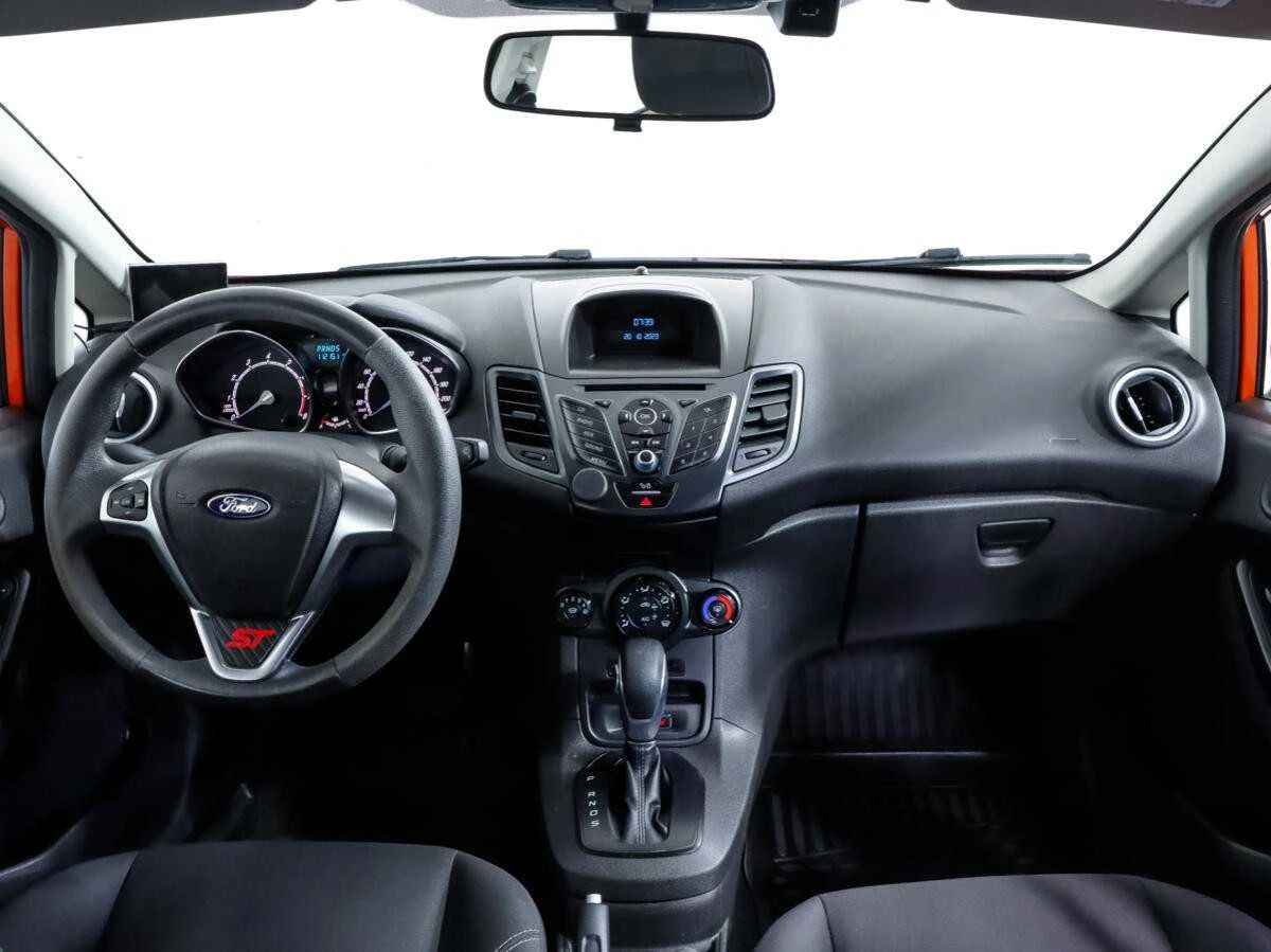 FORD FIESTA, Красный, 2016, Робот, 105 л.с., цена от 592 000 руб.