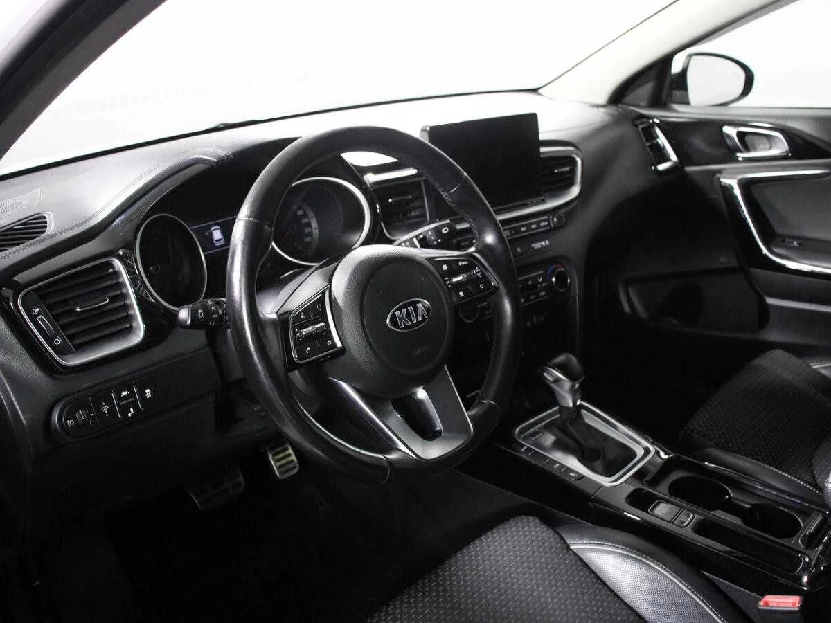 KIA CEED, Белый, 2018, Робот, 140 л.с., цена от 1 152 000 руб.