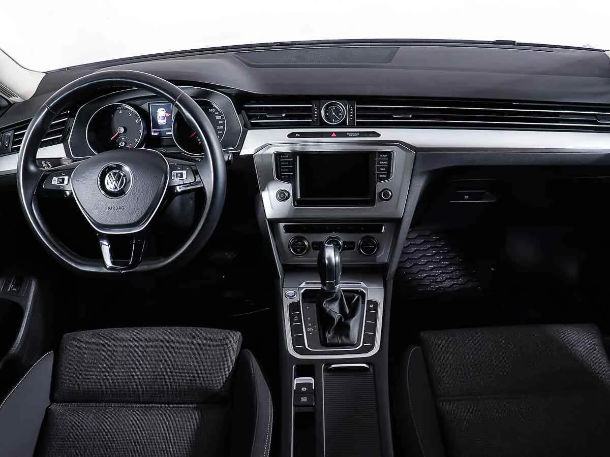 Volkswagen Passat, Белый, 2017, Робот, 150 л.с., цена от 1 210 000 руб.