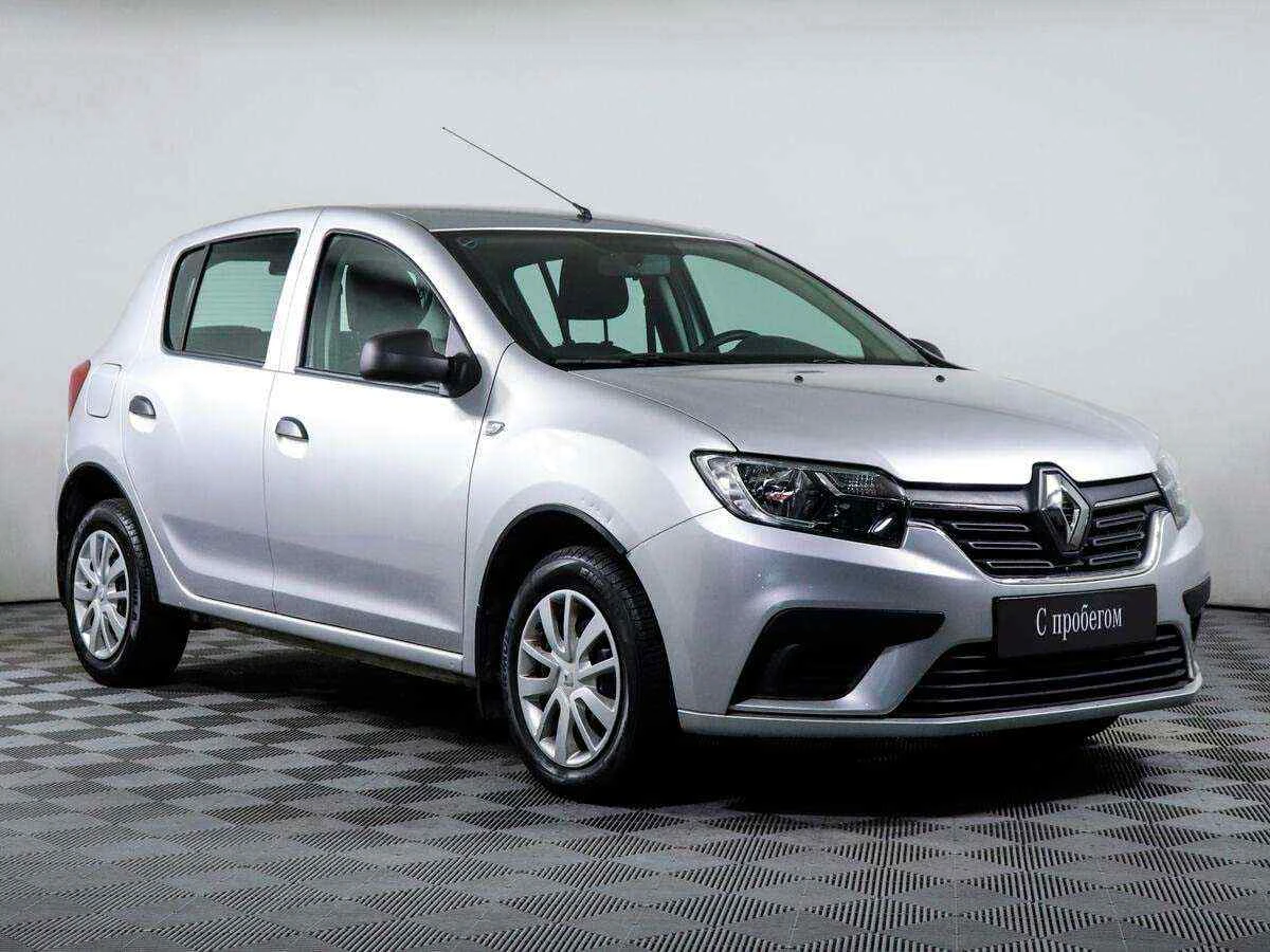 Renault Sandero, Серебряный, 2019, Механическая, 82 л.с., цена от 800 000 руб.