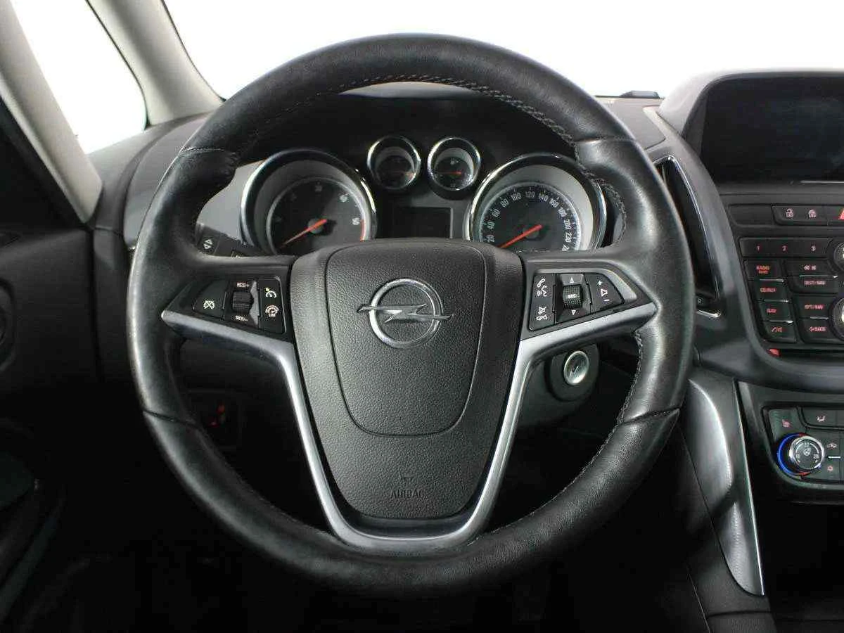 Opel Zafira, Белый, 2013, Автоматическая, 165 л.с., цена от 915 000 руб.