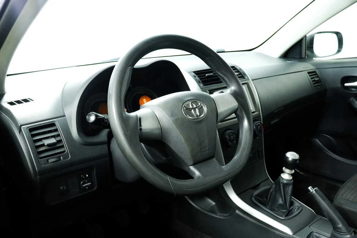 TOYOTA COROLLA, Белый, 2012, Механическая, 101 л.с., цена от 504 000 руб.