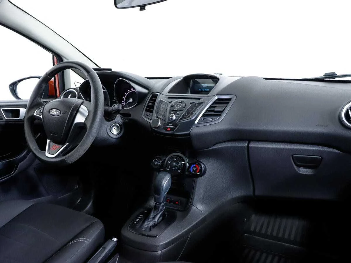 FORD FIESTA, Красный, 2016, Робот, 105 л.с., цена от 592 000 руб.