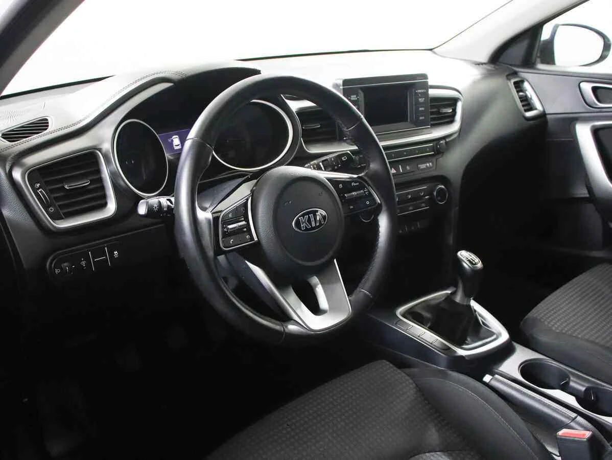 KIA Ceed, Белый, 2018, Механическая, 128 л.с., цена от 1 010 000 руб.