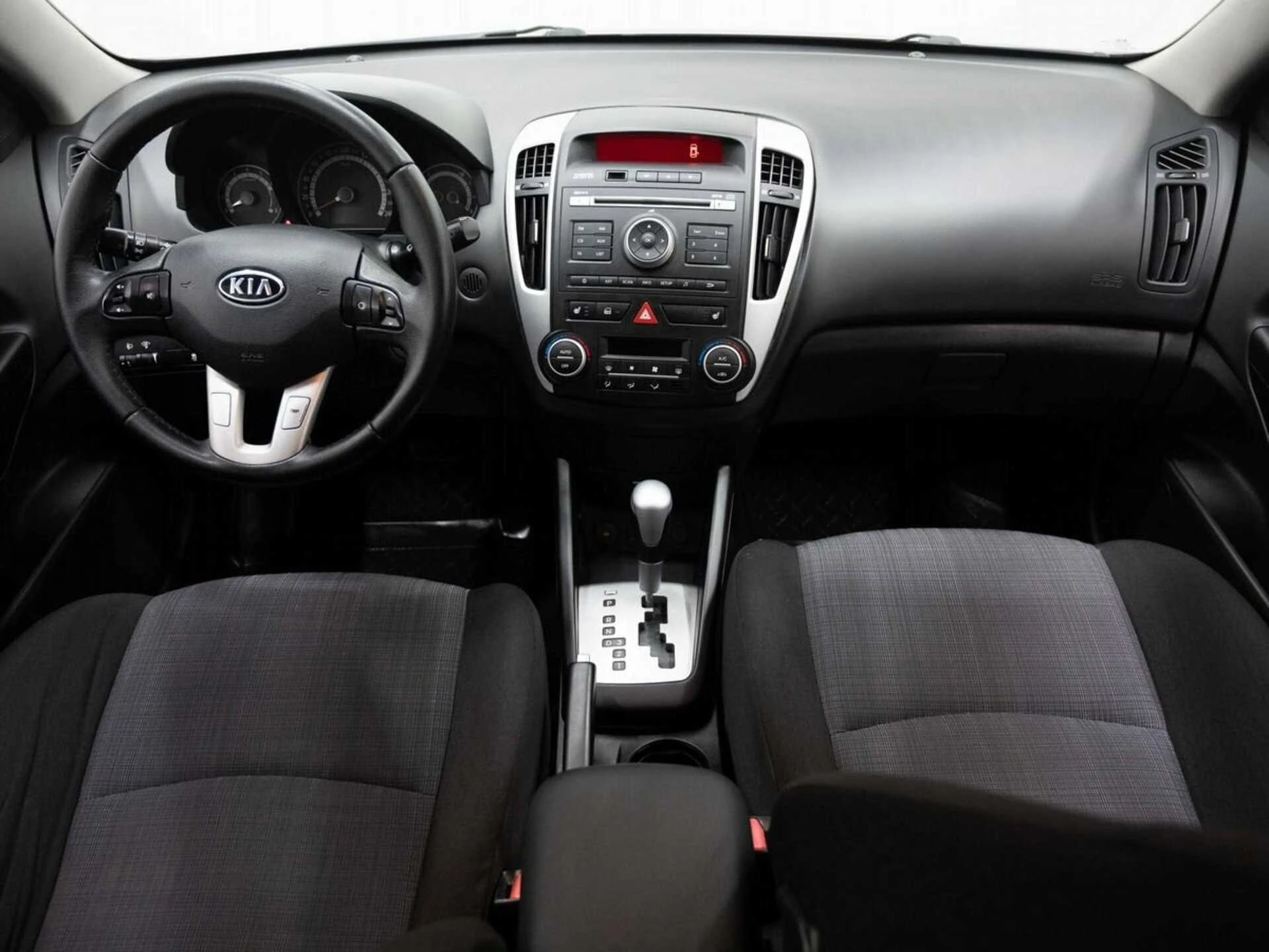 KIA CEED, Бежевый, 2011, Автоматическая, 122 л.с., цена от 592 000 руб.