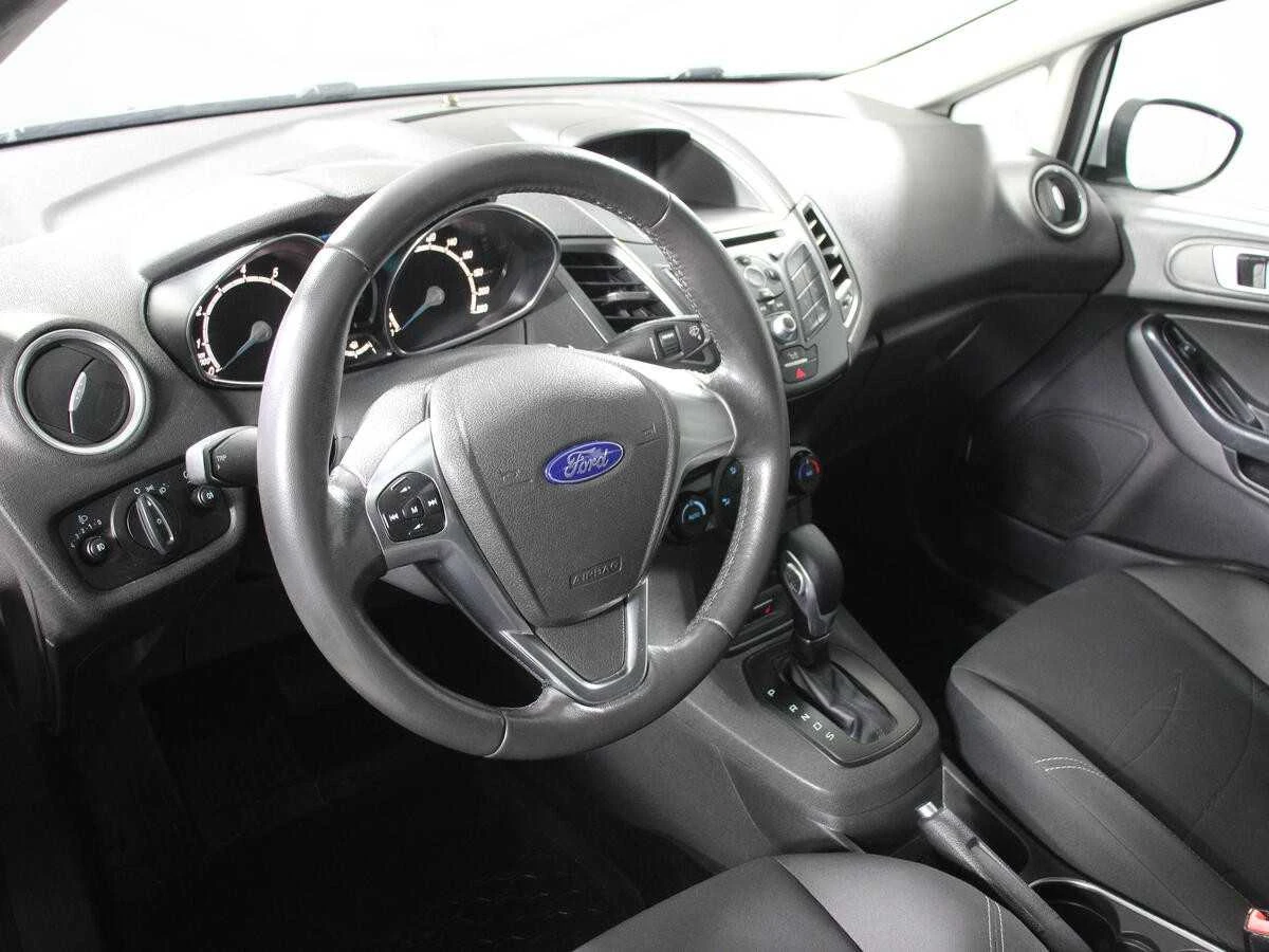 FORD FIESTA, Белый, 2015, Робот, 105 л.с., цена от 600 000 руб.