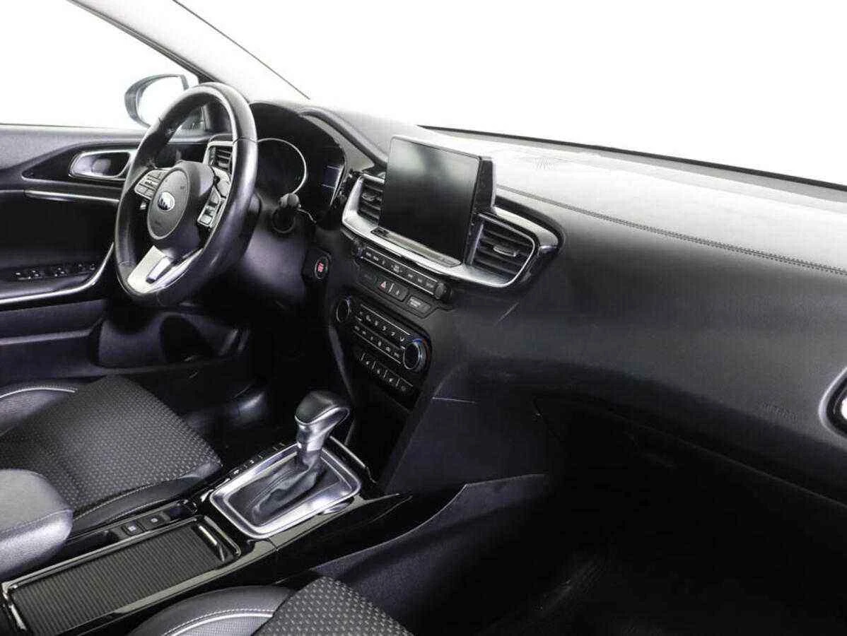 KIA Ceed, Белый, 2018, Робот, 140 л.с., цена от 1 060 000 руб.