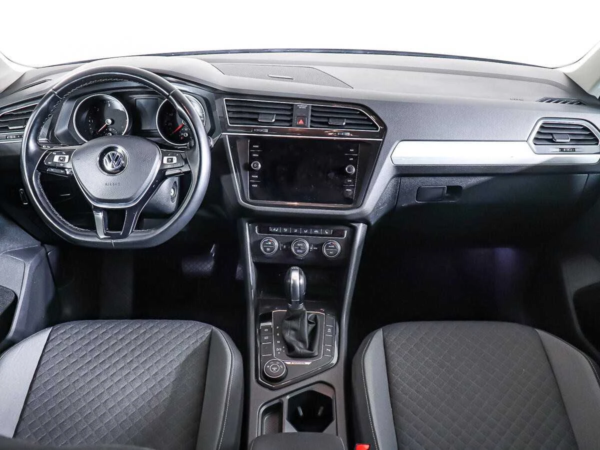 VOLKSWAGEN TIGUAN, Серый, 2018, Робот, 150 л.с., цена от 1 440 000 руб.
