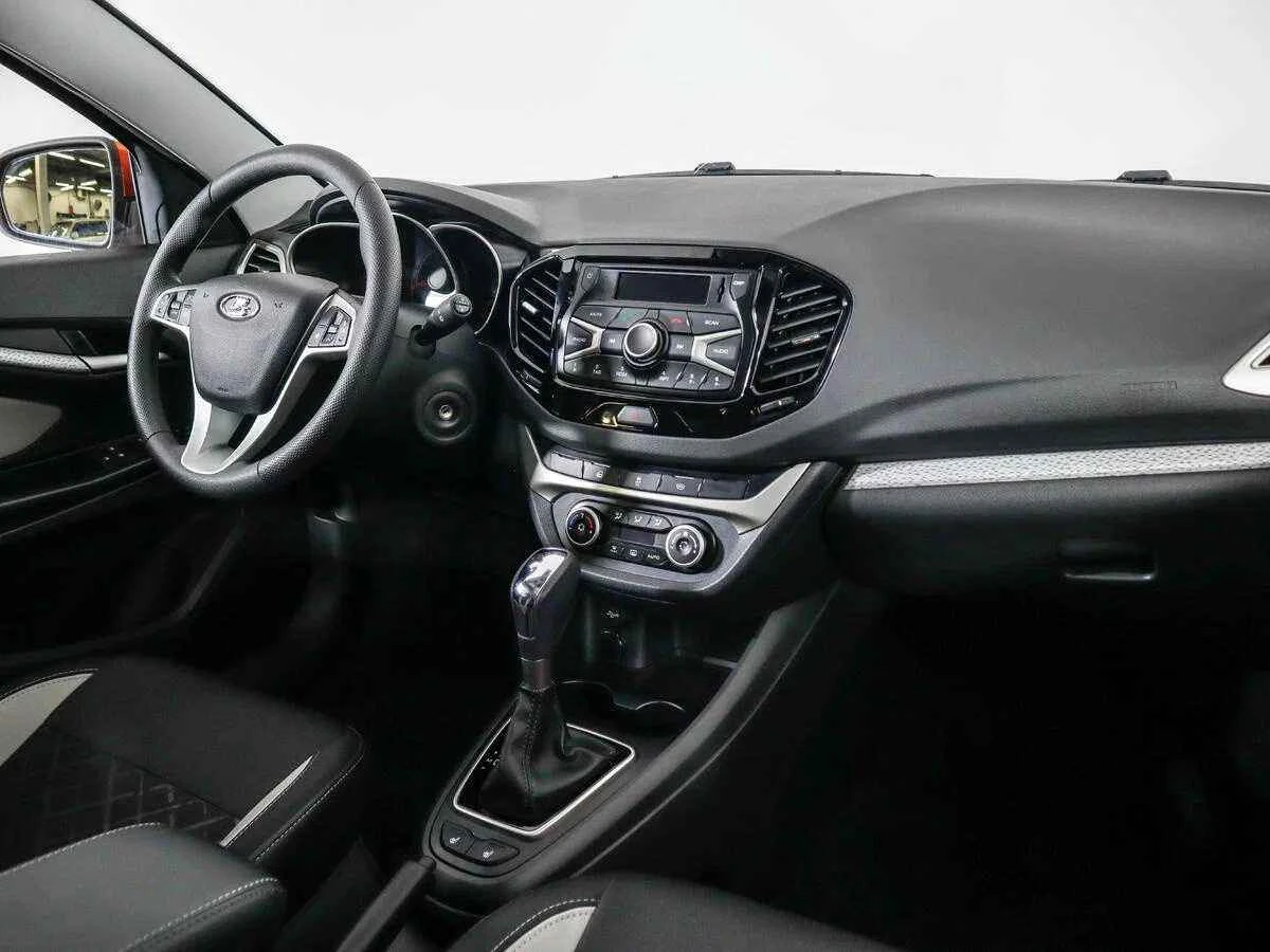 LADA Vesta SW Cross, Оранжевый, 2019, Вариатор, 113 л.с., цена от 907 000 руб.