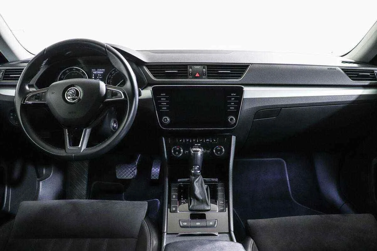 Skoda Superb, Коричневый, 2017, Робот, 280 л.с., цена от 1 365 000 руб.