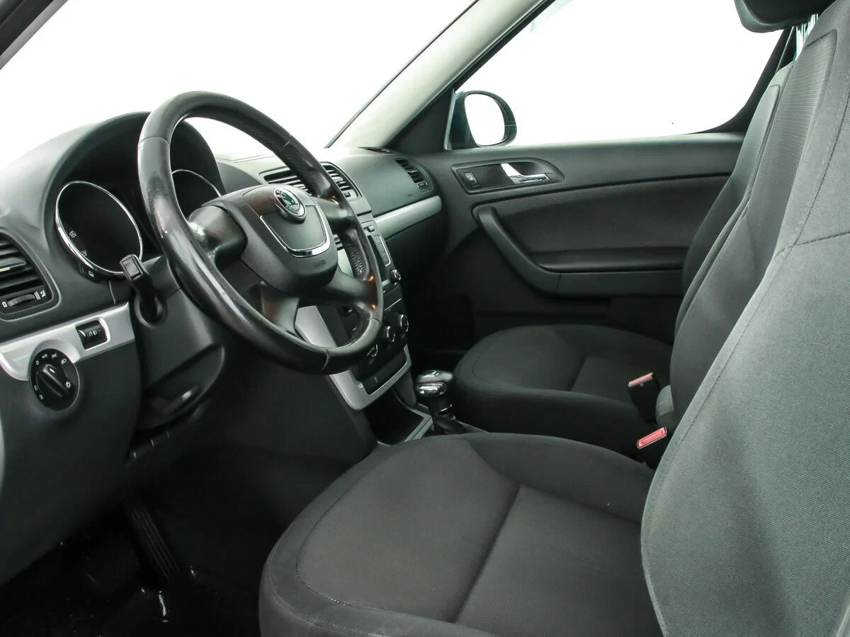 Skoda Yeti, Серебряный, 2012, Робот, 105 л.с., цена от 466 000 руб.