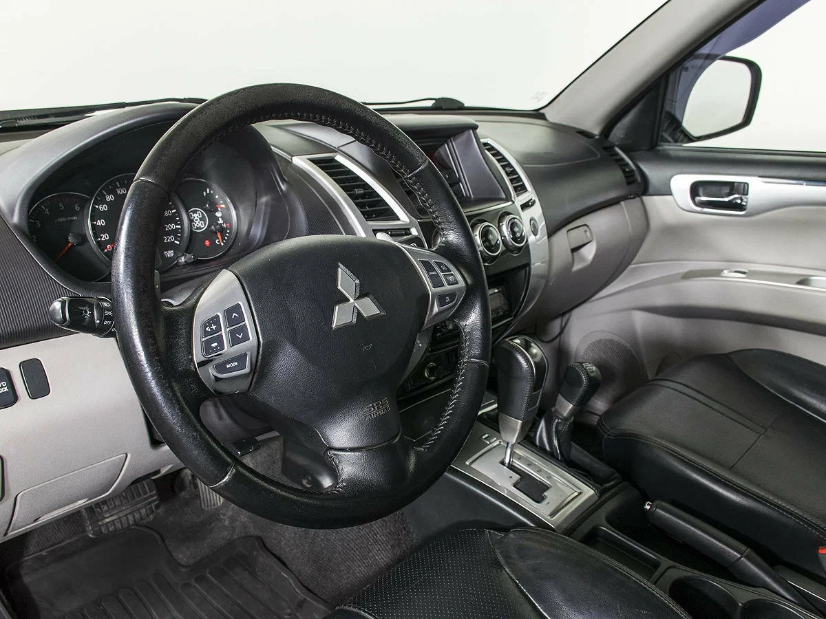 Mitsubishi Pajero Sport, Черный, 2014, Автоматическая, 178 л.с., цена от 1 465 000 руб.