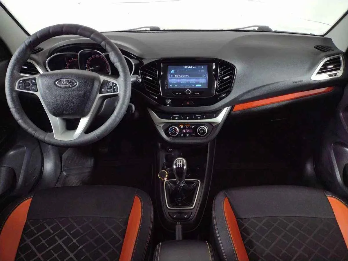 LADA Vesta SW Cross, Красный, 2018, Механическая, 122 л.с., цена от 596 000 руб.