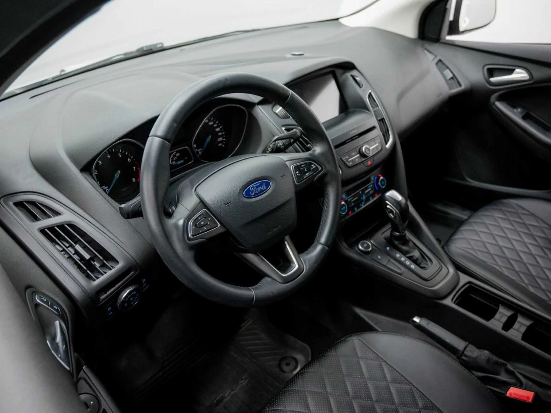 FORD FOCUS, Белый, 2019, Робот, 125 л.с., цена от 876 800 руб.