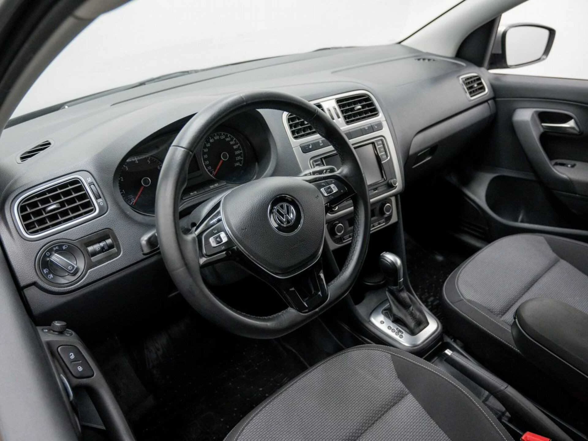 VOLKSWAGEN POLO, Серебряный, 2018, Робот, 125 л.с., цена от 808 000 руб.