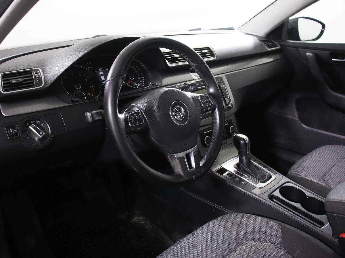 Volkswagen Passat, Черный, 2012, Робот, 122 л.с., цена от 468 000 руб.