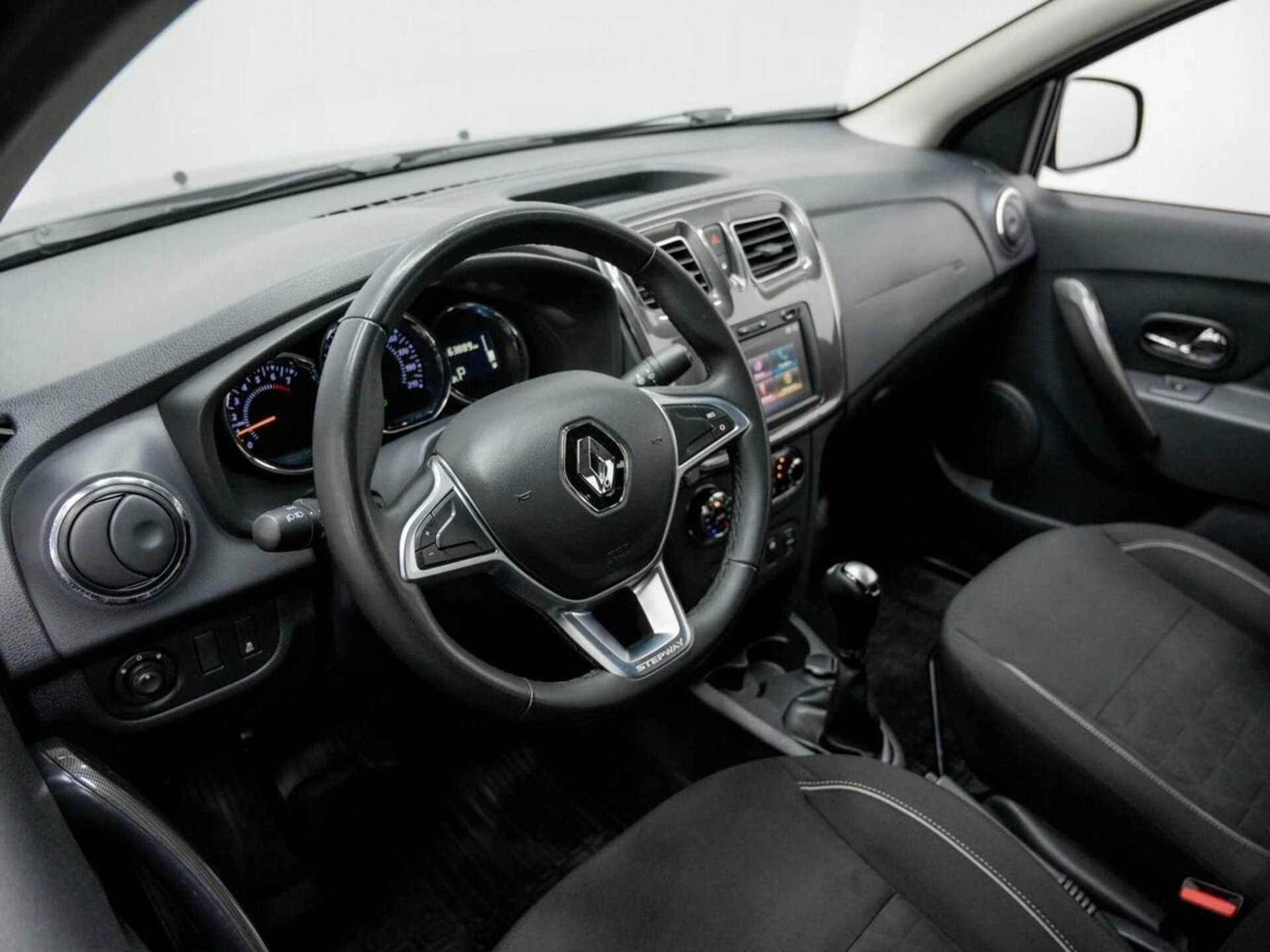 RENAULT LOGAN, Черный, 2019, Вариатор, 113 л.с., цена от 848 000 руб.