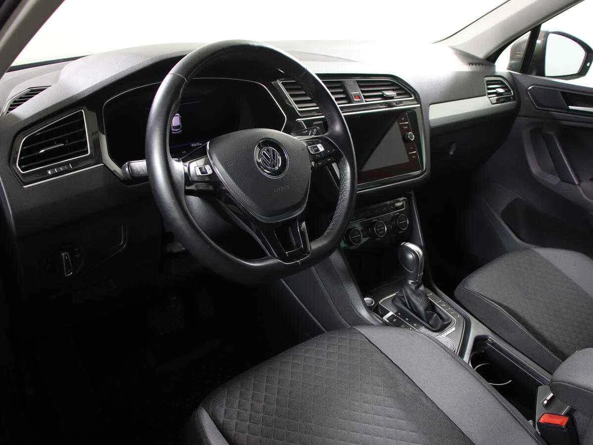 Volkswagen Tiguan, Коричневый, 2018, Робот, 150 л.с., цена от 1 459 000 руб.