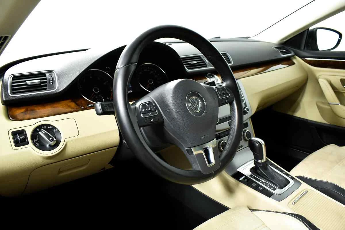 Volkswagen Passat CC, Черный, 2013, Робот, 152 л.с., цена от 915 000 руб.