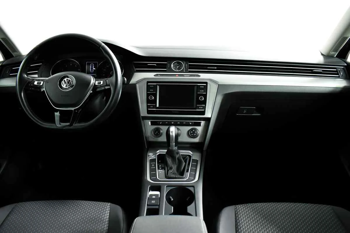 Volkswagen Passat, Черный, 2018, Робот, 125 л.с., цена от 1 350 000 руб.